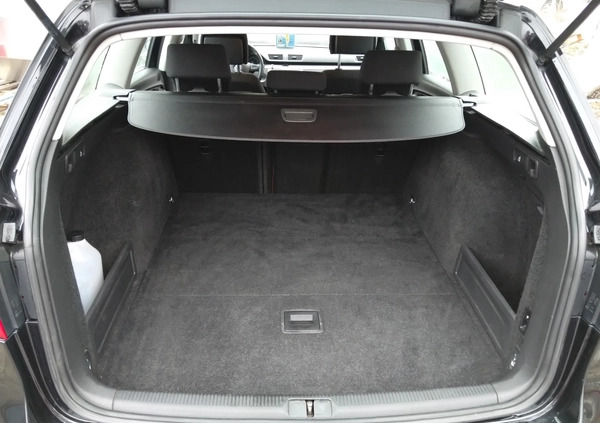 Volkswagen Passat cena 36500 przebieg: 211000, rok produkcji 2013 z Augustów małe 211